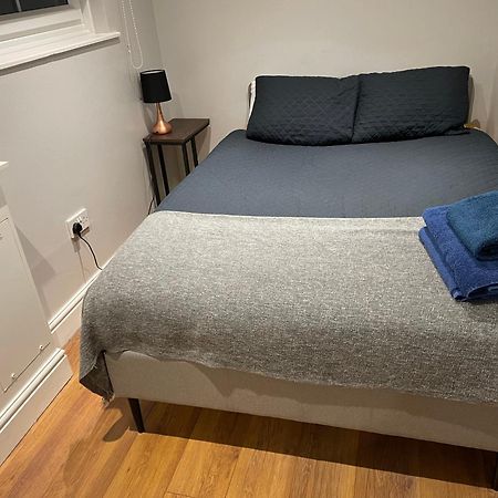 2 Bedroom Apartment Chiswick Park Tube Station Londra Dış mekan fotoğraf