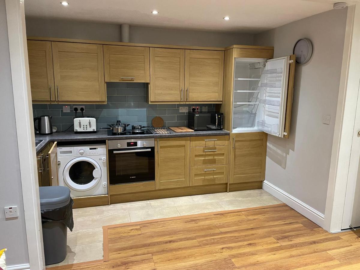 2 Bedroom Apartment Chiswick Park Tube Station Londra Dış mekan fotoğraf