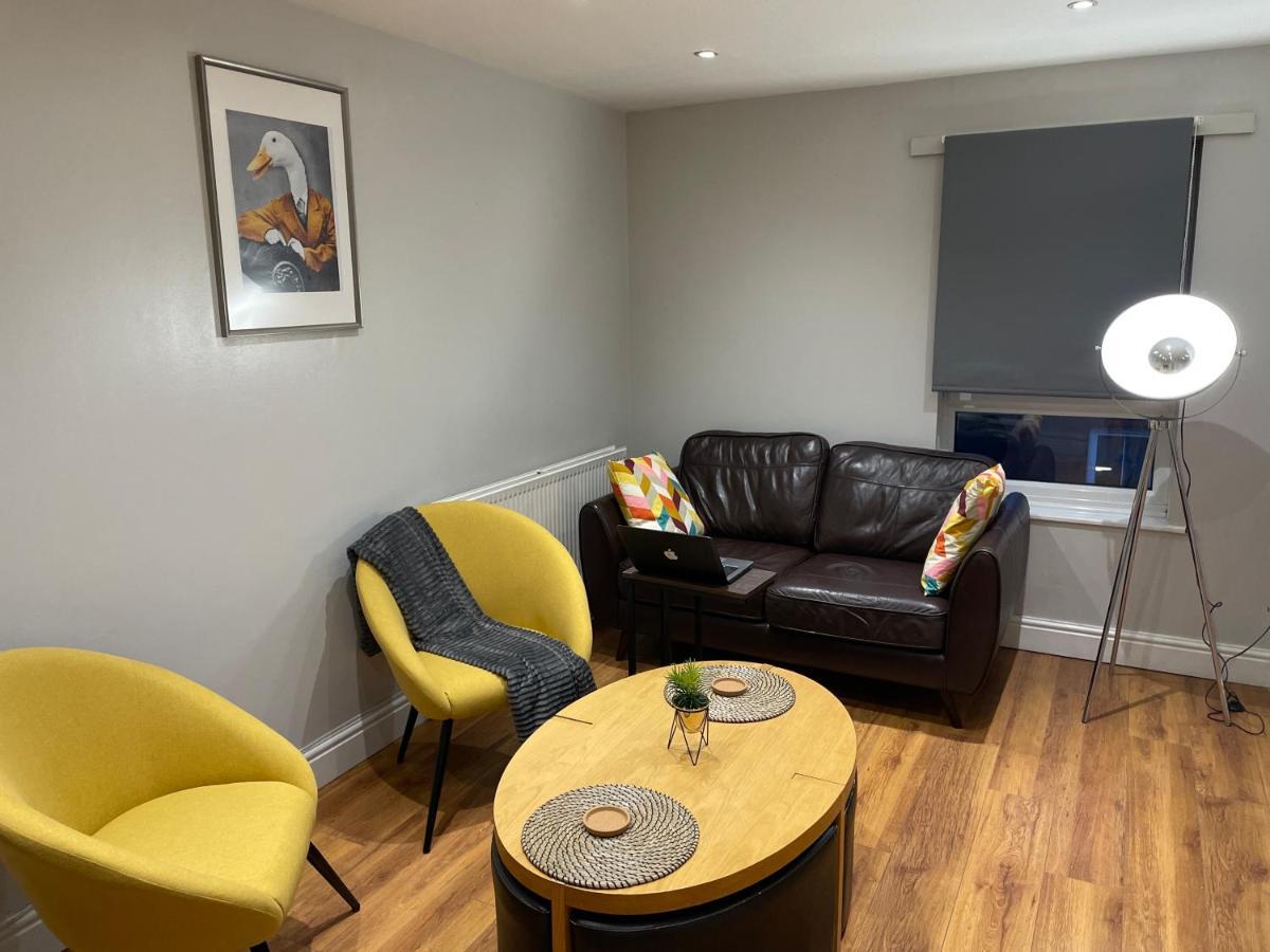 2 Bedroom Apartment Chiswick Park Tube Station Londra Dış mekan fotoğraf