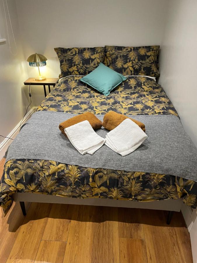 2 Bedroom Apartment Chiswick Park Tube Station Londra Dış mekan fotoğraf