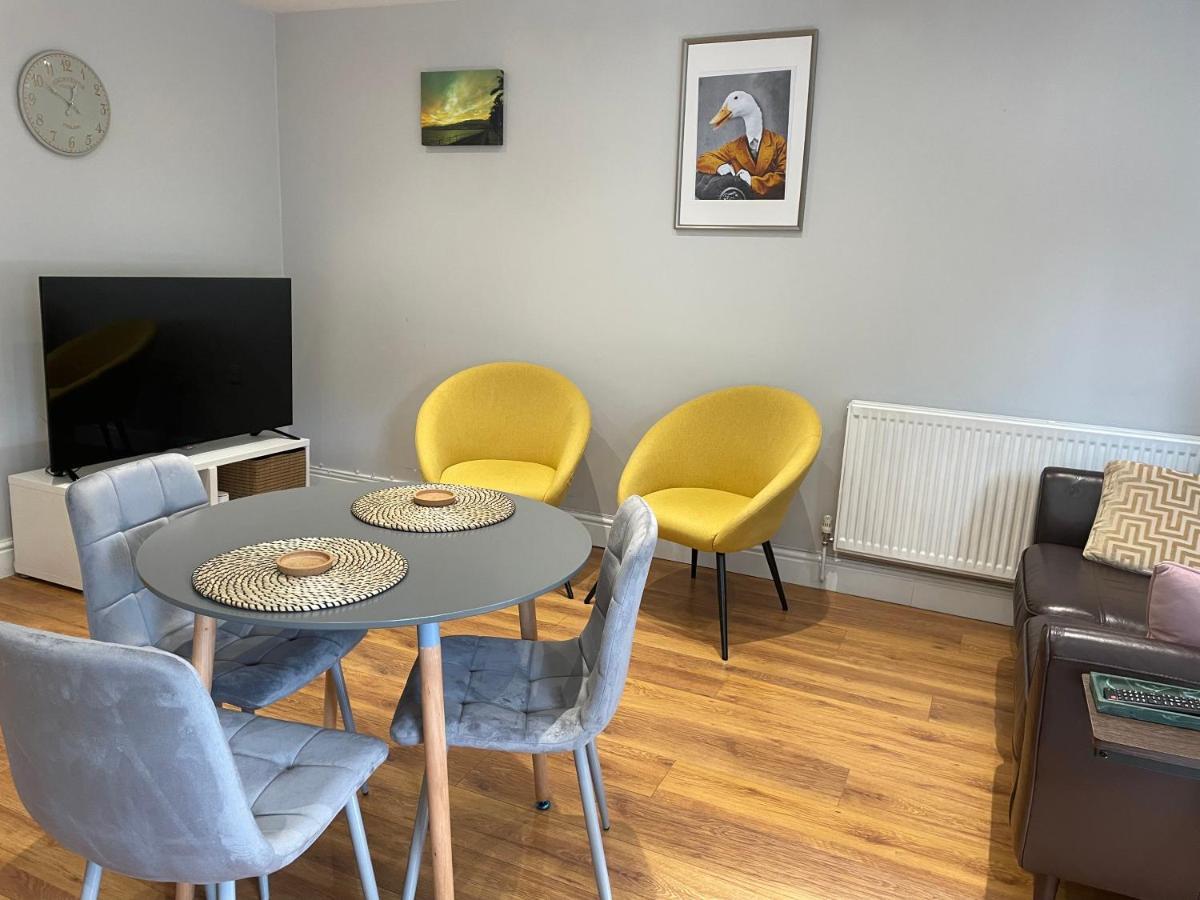 2 Bedroom Apartment Chiswick Park Tube Station Londra Dış mekan fotoğraf