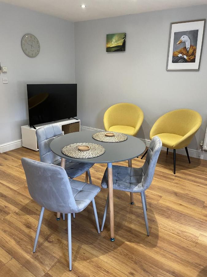 2 Bedroom Apartment Chiswick Park Tube Station Londra Dış mekan fotoğraf