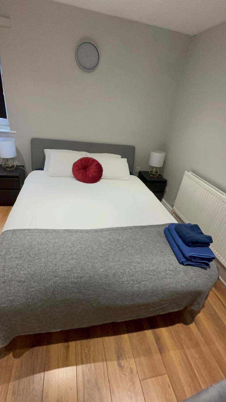 2 Bedroom Apartment Chiswick Park Tube Station Londra Dış mekan fotoğraf