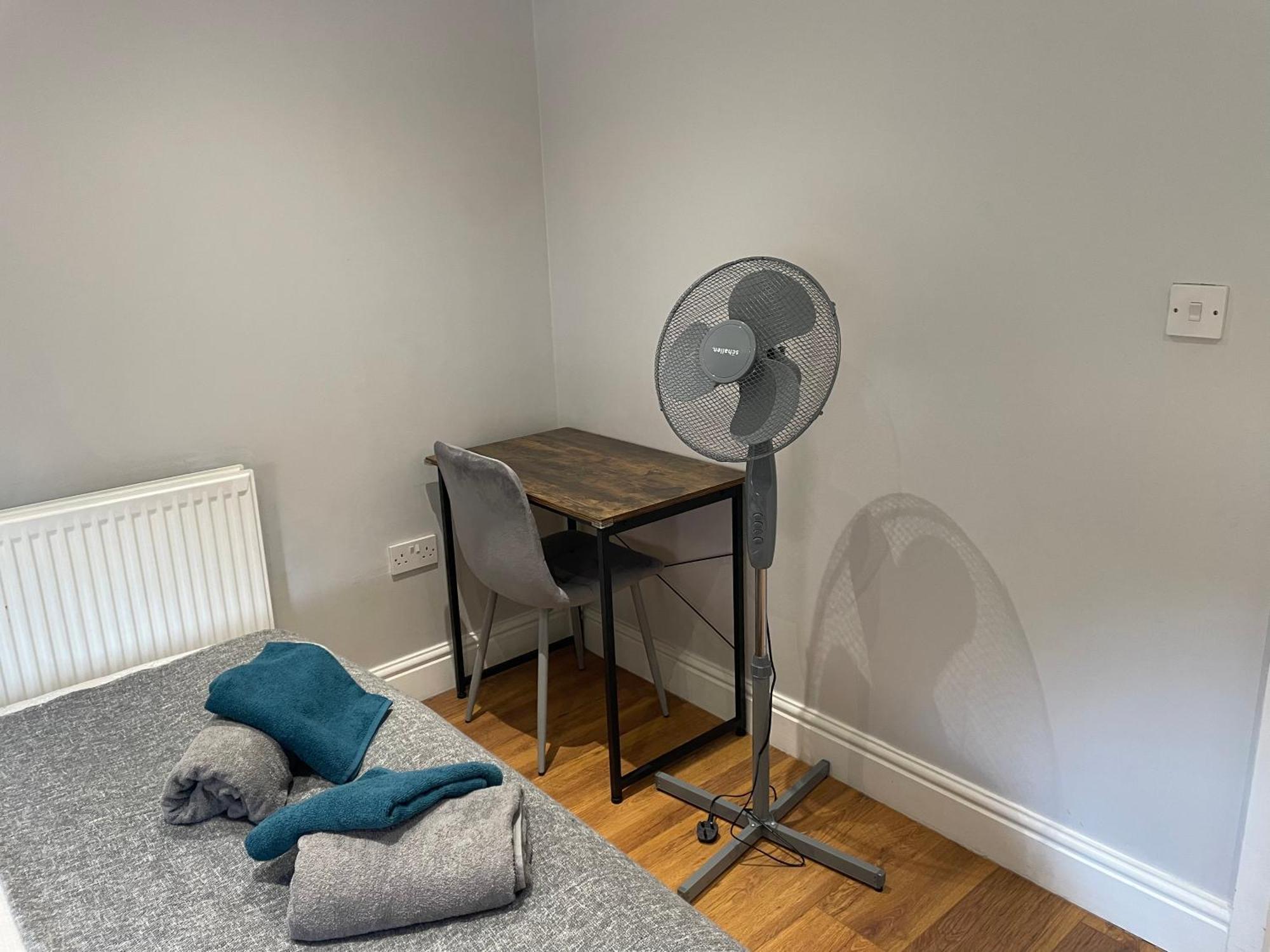 2 Bedroom Apartment Chiswick Park Tube Station Londra Dış mekan fotoğraf